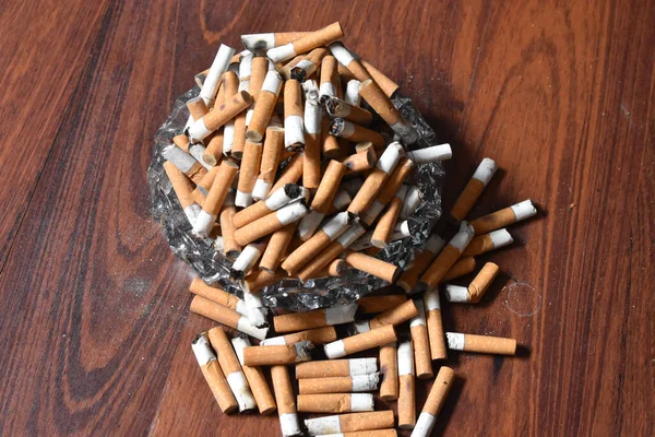 Cigarrillos Usados Cenicero — Foto de Stock