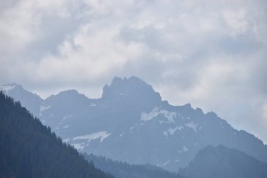 İsviçre 'deki Flumserberg' de nefes kesici dağ manzarası. 17.5.2020