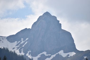 İsviçre 'deki Flumserberg' de nefes kesici dağ manzarası. 17.5.2020