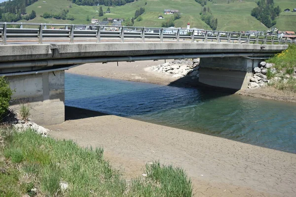 Bro Över Liten Flod Schweiz 2020 — Stockfoto