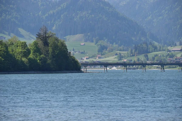 跨越瑞士Sihlsee的长桥 — 图库照片