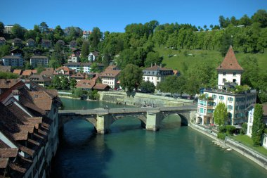 İsviçre 'de Bern' deki Aare nehri üzerindeki köprü 21.5.2020