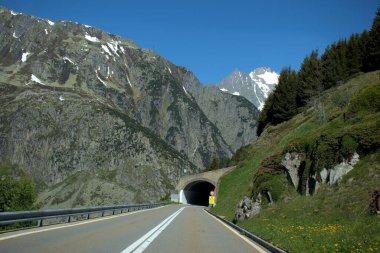 İsviçre 'deki Oberalppass' a yolculuk 21.5.2020