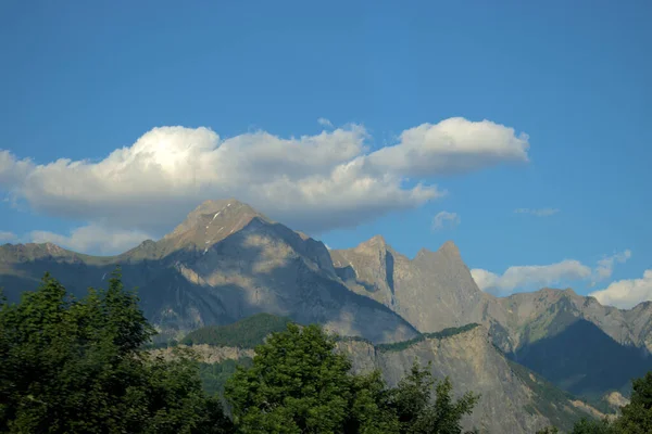 2007年05月21日途经瑞士的路上 令人难以置信的山景 — 图库照片