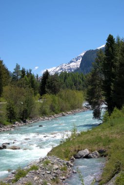 İsviçre, Engadine 'deki Inn River 27.5.2020