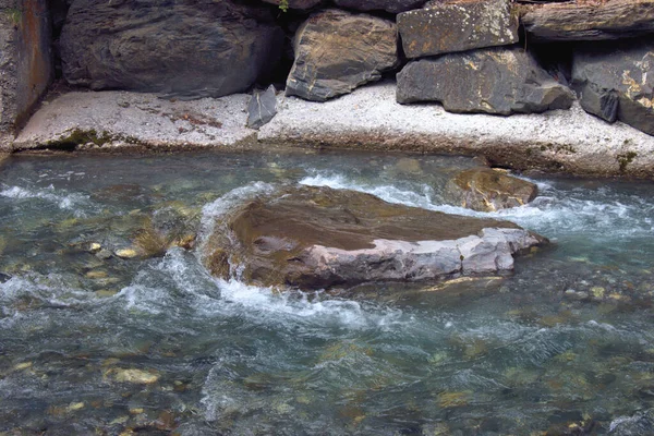 Small Alpine River Flows Weisstannental Switzerland 2020 — Stock Photo, Image