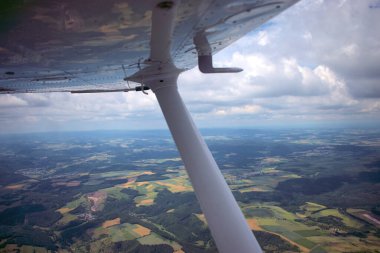 Almanya kırsalında bir pervane uçağıyla uçuş 21.6.2020