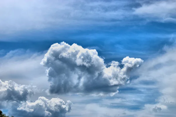 Σύννεφα Cumulus Στον Γαλάζιο Ουρανό Πάνω Από Γερμανία Κατά Διάρκεια — Φωτογραφία Αρχείου