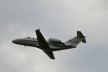 Zürih, İsviçre, 5 Ağustos 2025 HB-VTW Transwing Cessna Citation M2 uçağı kalkıyor.