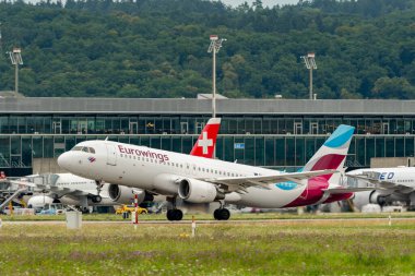 Zürih, İsviçre, 5 Ağustos 2025 9H-EUP Eurowings Airbus A320-214 kalkıyor.