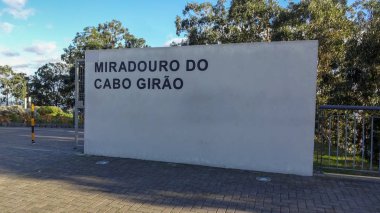 Cabo Girao, Madeira, Portekiz en yüksek pelerin. Adanın güney kıyılarında