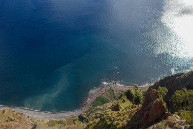 Cabo Girao, Madeira, Portekiz en yüksek pelerin. Adanın güney kıyılarında