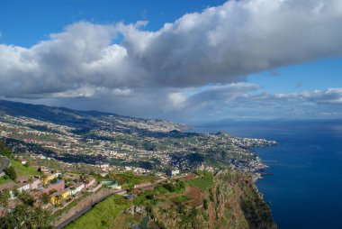 Cabo Girao, Madeira, Portekiz en yüksek pelerin. Adanın güney kıyılarında