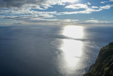 Cabo Girao, Madeira, Portekiz en yüksek pelerin. Adanın güney kıyılarında