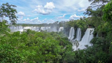 Iguazu şelaleleri. Arjantin ve Brezilya doğa mucizeleri biri