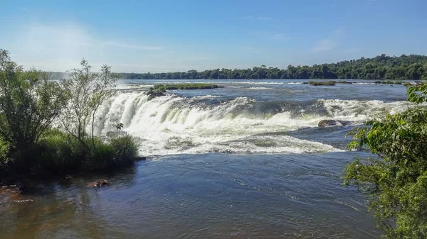 Cascate di Iguazu. Uno dei miracoli della natura in Argentina e Brasile — Foto Stock