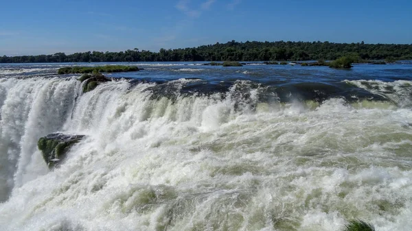 Cascate di Iguazu. Uno dei miracoli della natura in Argentina e Brasile — Foto Stock