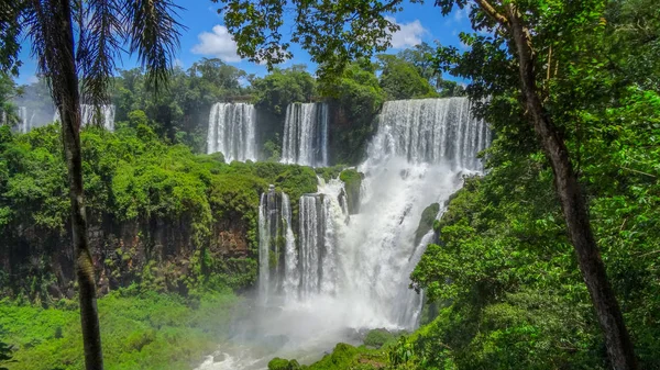 Cascate di Iguazu. Uno dei miracoli della natura in Argentina e Brasile — Foto Stock