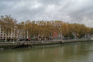 Bilbao, Pais Bask şehrinde bulunan bir şehirdir.