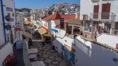 Albuferira Portekiz'in güneyinde güneşli bir tatil beldesidir