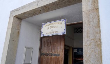 Albuferira Portekiz'in güneyinde güneşli bir tatil beldesidir