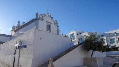 Albuferira Portekiz'in güneyinde güneşli bir tatil beldesidir