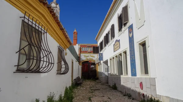 Albuferira ist ein sonniger Ferienort im Süden Portugals — Stockfoto