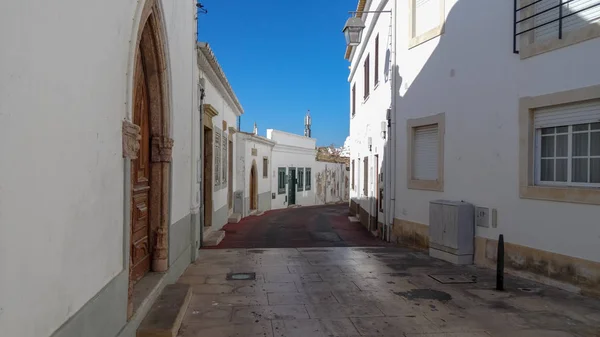 Albuferira Portekiz'in güneyinde güneşli bir tatil beldesidir — Stok fotoğraf