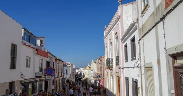 Lagos är en fantastisk utväg på Algarve kusten, Portugal, klippor och stränder — Stockfoto