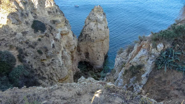 라고스는 알가르베 해안, 포르투갈, 바위와 해변에 놀라운 리조트입니다 — 스톡 사진