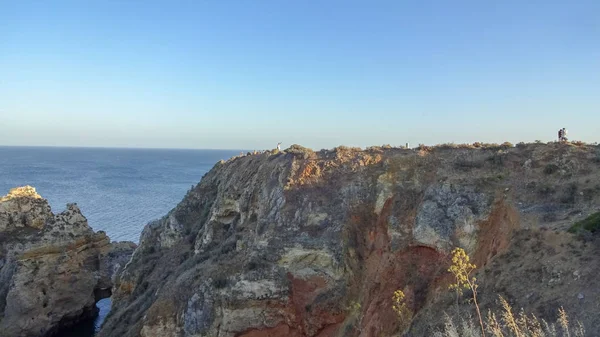 Лагос-дивовижний курорт на узбережжі Алгарве, Португалія, скелі і пляжі — стокове фото