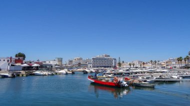 Portekiz'in güneyinde Faro şehir ve doğal park Ria Formosa