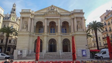 Toulon Fransa'da harika bir şehirdir. Plajlar ve evler