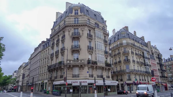 巴黎，法国首都。市中心的迷人建筑 — 图库照片