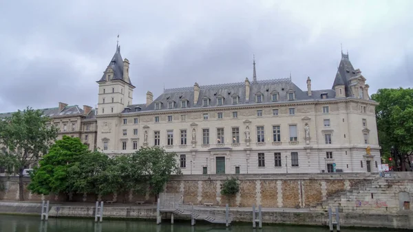 Paris, capital of France. Amazing architecture of the city center — Stock Photo, Image