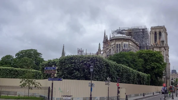 Notre Dame de Paris μετά την τραγωδία, πυρκαγιά το 2019 — Φωτογραφία Αρχείου