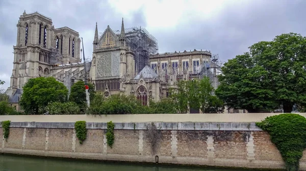 Notre Dame de Paris po tragedii, ogień w 2019 — Zdjęcie stockowe