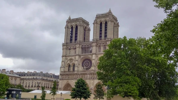 Notre Dame de Paris após a tragédia, incêndio em 2019 — Fotografia de Stock