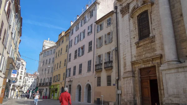 Toulon est une ville étonnante en France. Plages et maisons — Photo