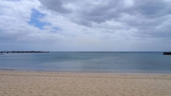 Arrecife ist die hauptstadt der kanarischen insel lanzarote — Stockfoto