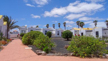 Caleta-de-Fuste, Fuerteventura adası, Canarias, İspanya'da rahat bir plaj tesisidir.