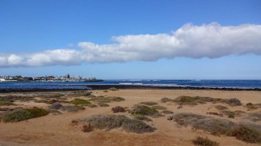Caleta-de-Fuste, Fuerteventura adası, Canarias, İspanya'da rahat bir plaj tesisidir.