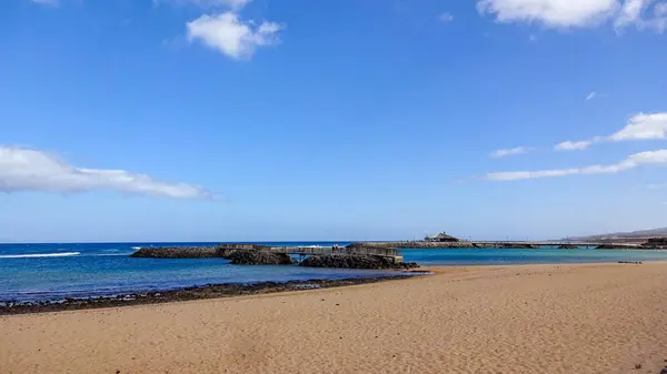 Caleta-de-Fuste to przytulny kurort plażowy na wyspie Fuerteventura, Canarias, Hiszpania — Zdjęcie stockowe