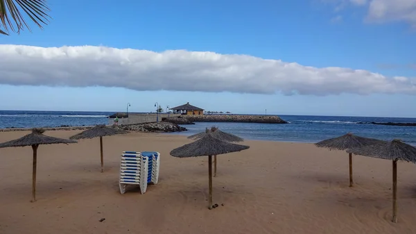 Caleta-de-Fuste egy hangulatos tengerparti üdülőhely Fuerteventura szigetén, Canarias, Spanyolország — Stock Fotó