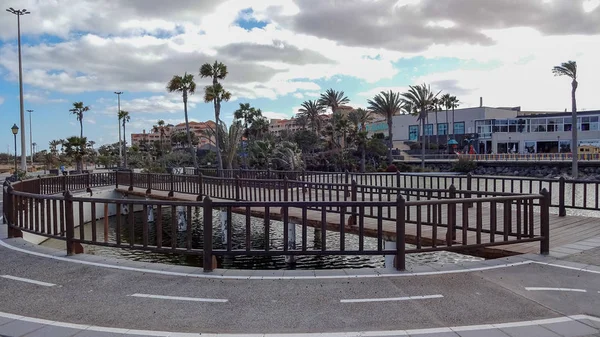 Caleta-de-Fuste, Fuerteventura adası, Canarias, İspanya'da rahat bir plaj tesisidir.