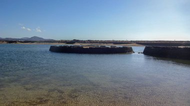La Santa Sport iki güzel plajları vardır. Canarias'ın sıradışı doğası, Lanzarote