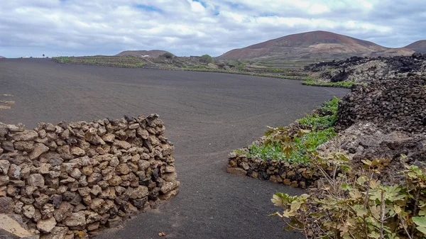 Parque Timinfaya é incrível lugar vulcânico em Lanzarote, Canarias . — Fotografia de Stock