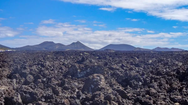 Parque Timinfaya es increíble lugar volcánico en Lanzarote, Canarias . —  Fotos de Stock