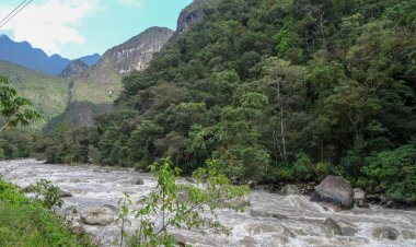 Peru'daki Machu Picchu dünyanın mucizelerinden biri.