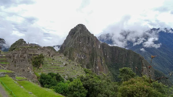 Machu Picchu en Perú es uno de los milagros del mundo — Foto de Stock